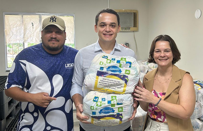 Liga cumpre papel social e distribui kits de alimentos arrecadados no desfile