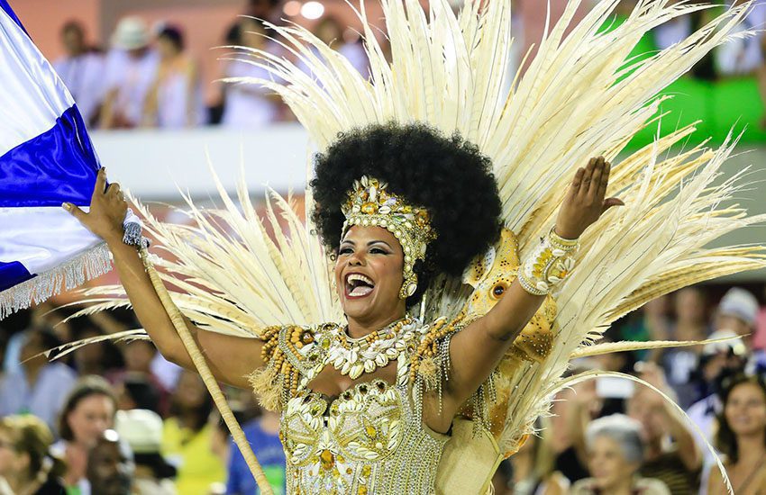 Selminha Sorriso, porta-bandeira da Beija-flor, vai ministrar aula no Coletivo do Samba