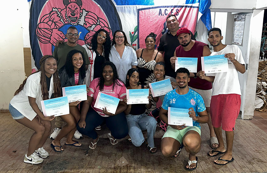 Alunos do Workshop com Alessandra Reis e Wladmir, da Unidos do Viradouro, receberam certificado de participação.