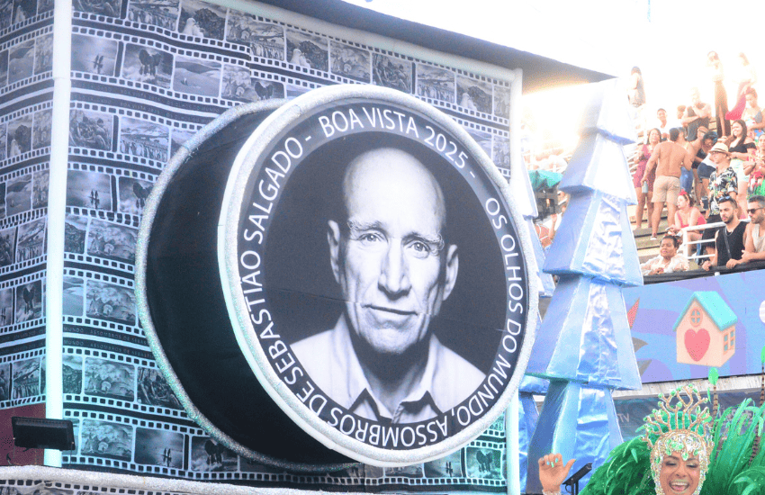 Sebastião Salgado foi homenageado pela Boa Vista no Carnaval de Vitória 2025.