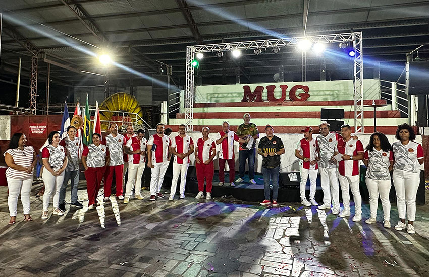 Elenco da Mocidade Unida da Glória (MUG) rumo ao Carnaval de Vitória 2026.