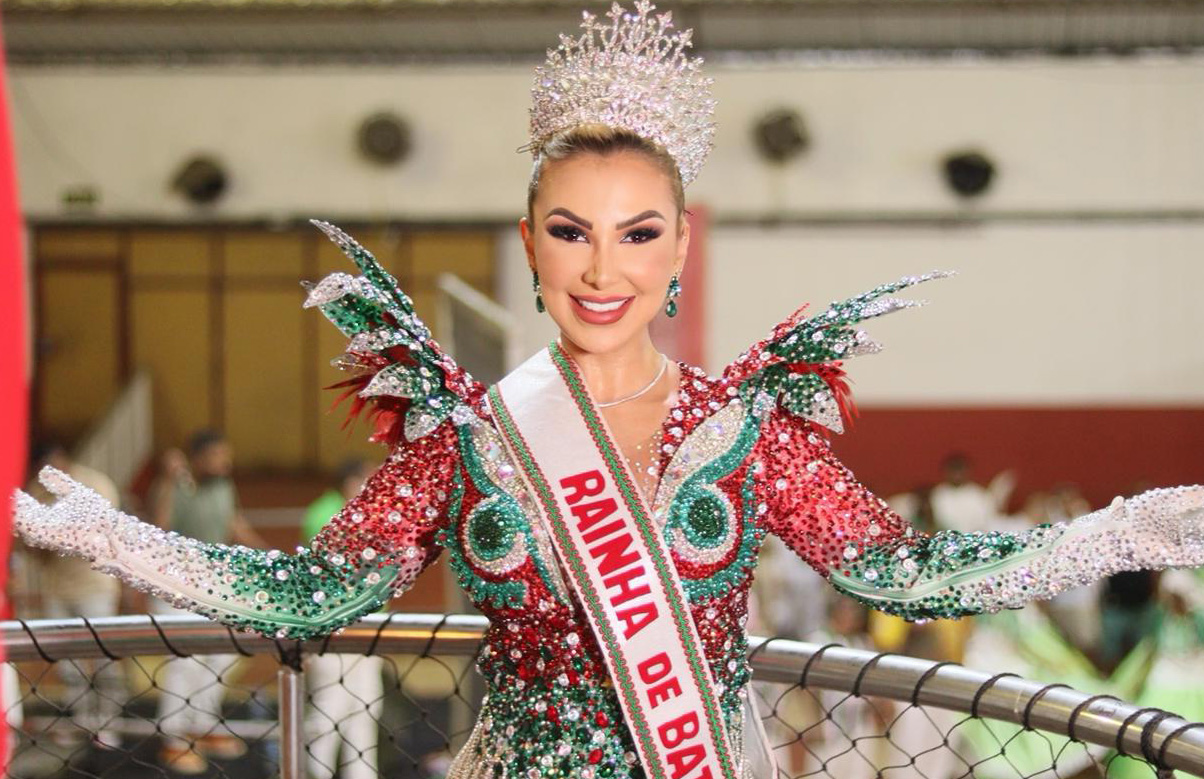 Fernanda Passon é coroada rainha de bateria da Jucutuquara