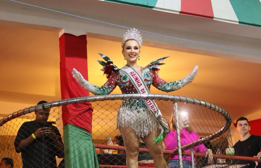 Fernanda Passon, nova rainha de bateria da Jucutuquara, vai dar a luz em dezembro.