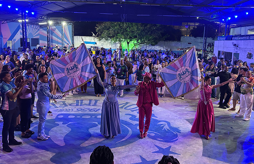 Casais de mestre-sala e porta-bandeira da Novo Império rumo ao Carnaval de Vitória 2026