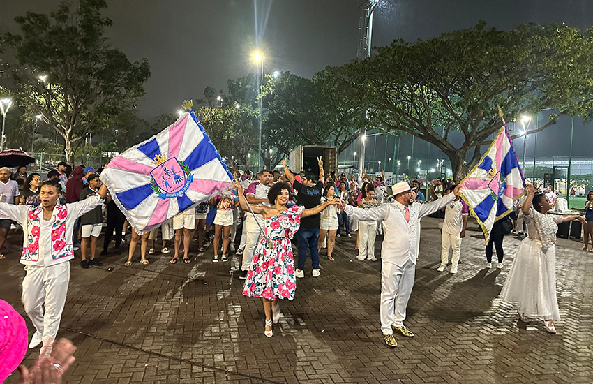 Casais de mestre-sala e porta-bandeira da Chegou O Que Faltava para o Carnaval de Vitória 2026