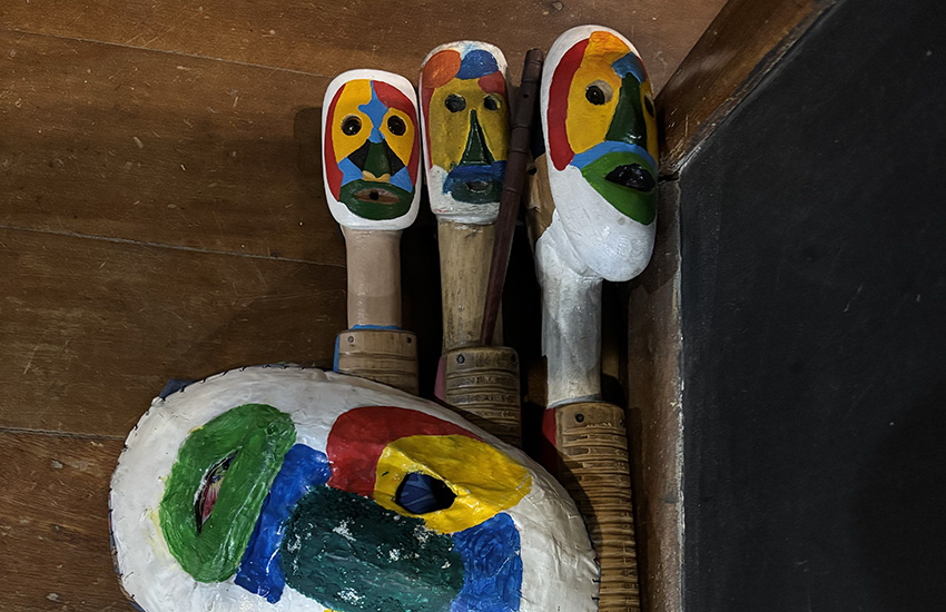 Detalhes de instrumentos do congo utilizados na gravação da faixa da Boa Vista para o álbum de 2026