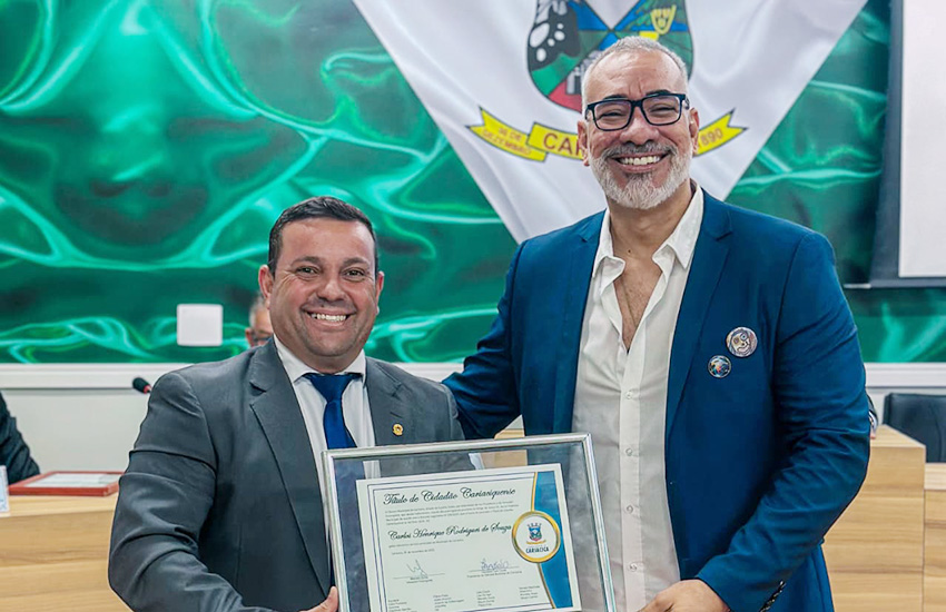 Cahê Rodrigues recebe “Título de Cidadão Cariaciquense” das mãos do vereador Marcelo Zonta
