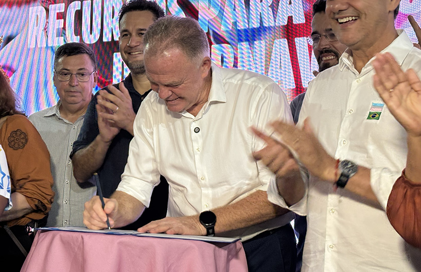 Governador Casagrande oficializa repasse de R$6,7 milhões para o Carnaval Capixaba