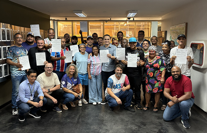Escolas de samba de Vitória recebem certidão negativa do município